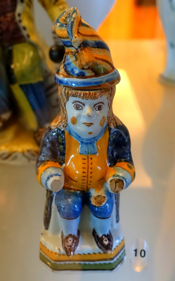 Toby jar, c. 1775-1822, faience - Fábrica de Miragaia - Museu Nacional de Soares dos Reis - Porto, Portugal - DSC00446