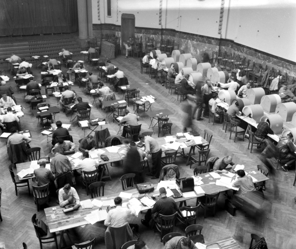Tour de France Overzicht van de pershallen waar de journalisten hun verhalen kl, Bestanddeelnr 910-4836