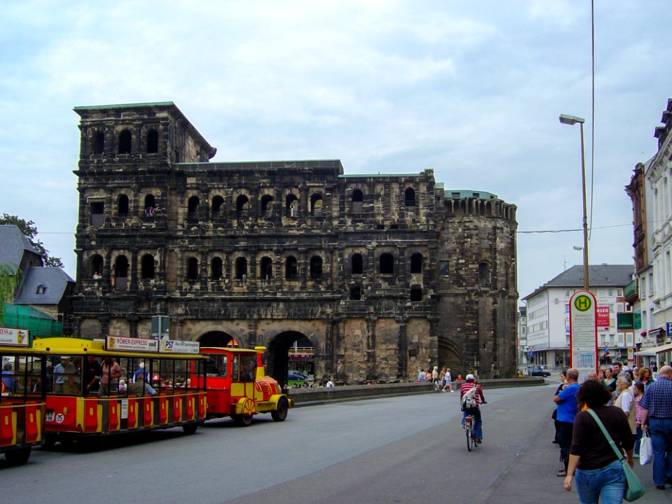Tourism at the Porta Nigra