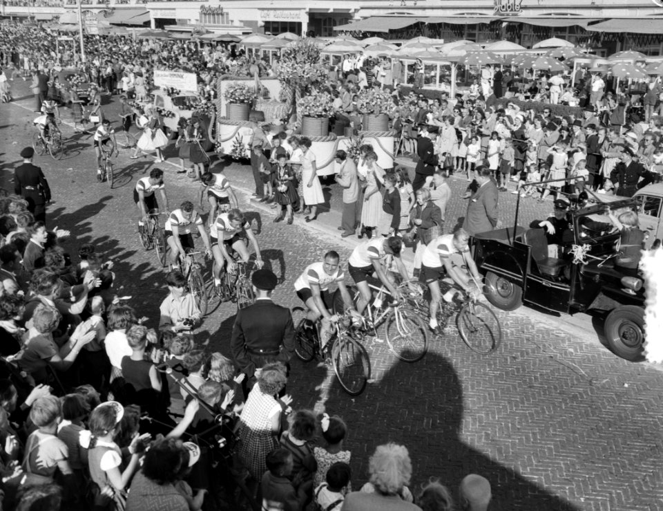 Tour de France ploeg op fiets, Bestanddeelnr 905-8728