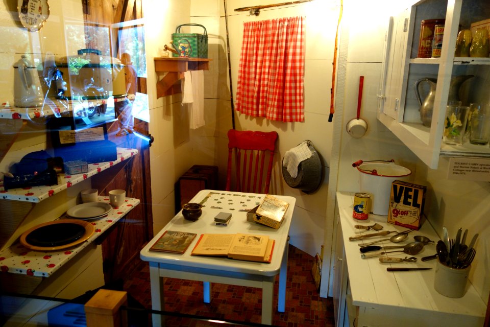 Tourist Cabin - Wisconsin Historical Museum - DSC03400