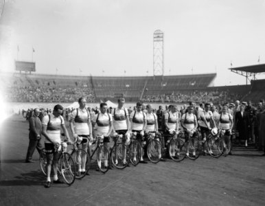Tour de France , vertrek uit Amsterdam, Nederlandse ploeg aan de start in Stadio, Bestanddeelnr 906-5806