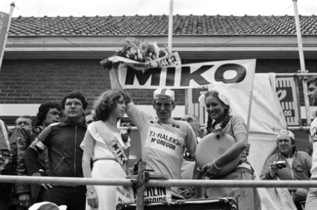 Tour de France 1e gedeelte, 1e etappe, Leiden St. Willibrord , Jan Raas op erepo, Bestanddeelnr 929-8013