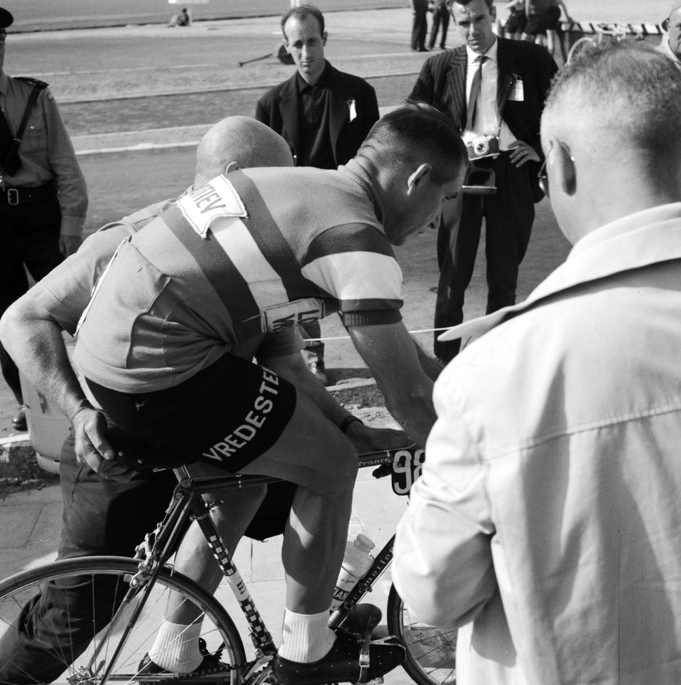Tour de France , W van Est start voor tijdrit, Bestanddeelnr 911-3755