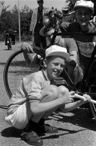 Tour de Verenigde Naties De karavan tussen Arnhem en Wageningen Joop Zuchowsk, Bestanddeelnr 915-3882