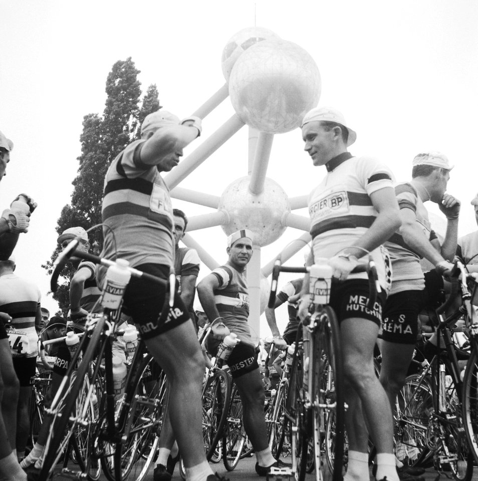 Tour de France , renners bij Atomium, Bestanddeelnr 911-3741