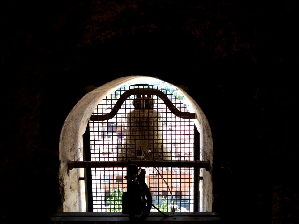 Tour du beffroi de l'église Saint-Pierre de Chazay-d'Azergues - Cloche