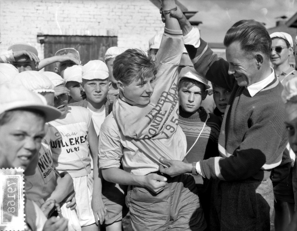 Tour de Frats , wielerronde voor kinderen in Arnhem. Peter Ludwich uit Berlijn, Bestanddeelnr 907-9168