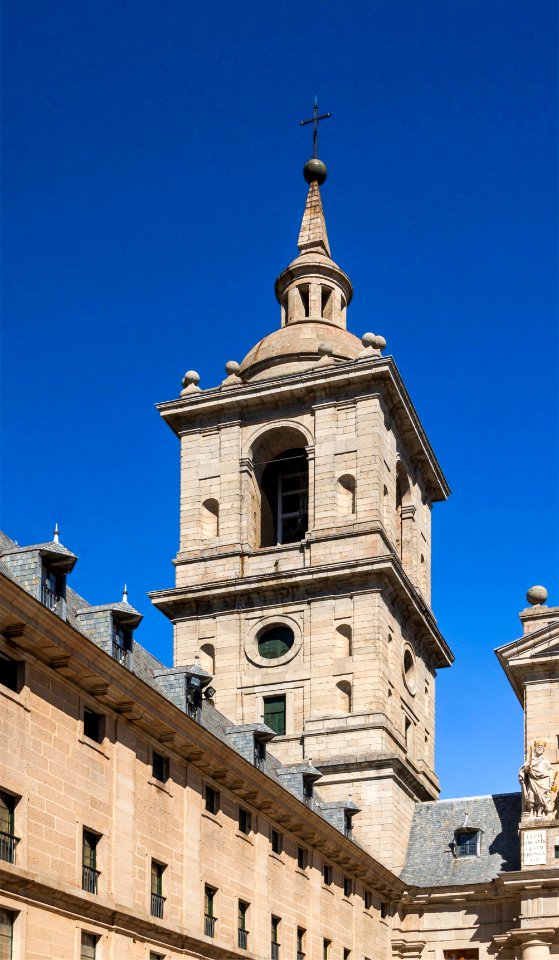 Tour gauche église monastère El Escorial Espagne