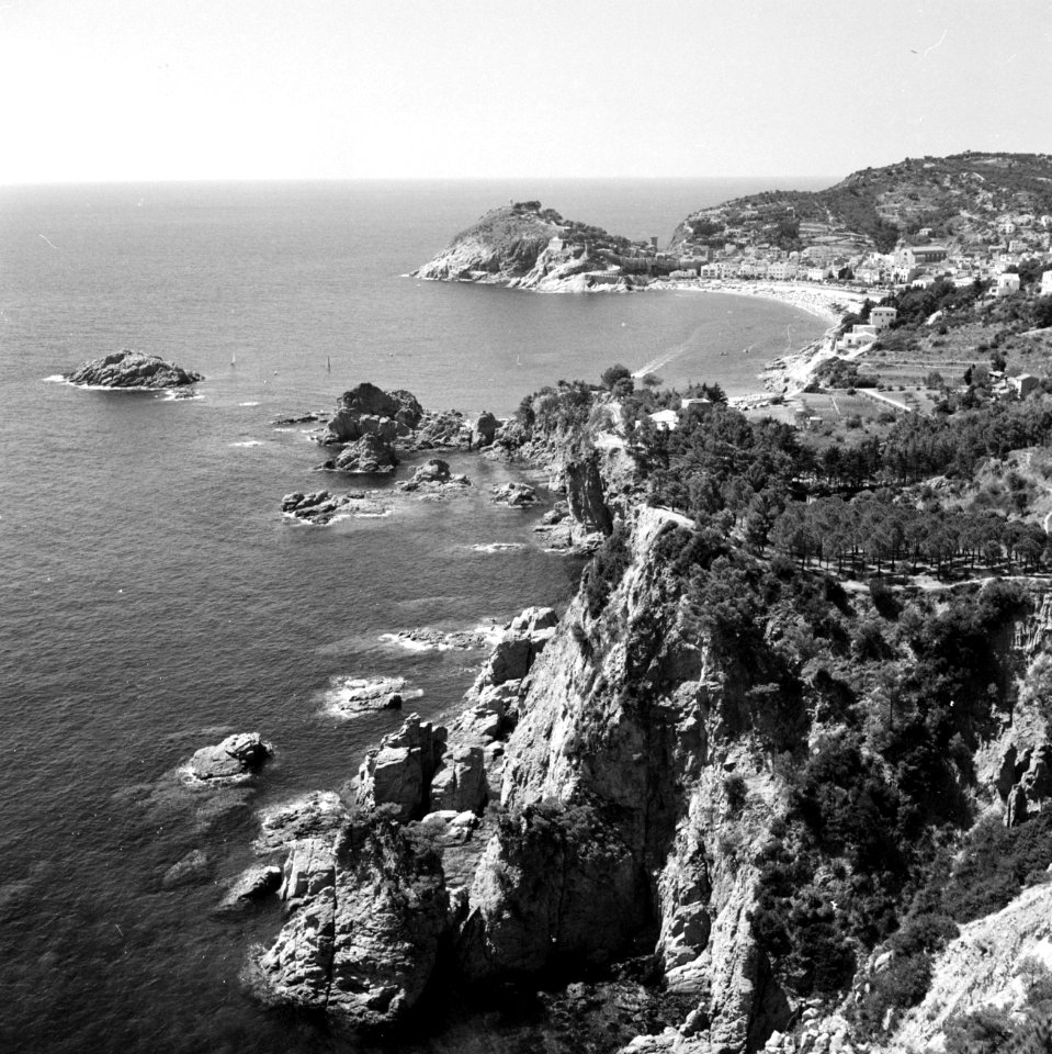 Tossa de Mar (Costa Brava) Rotsige kust bij het dorpje, Bestanddeelnr 254-0834