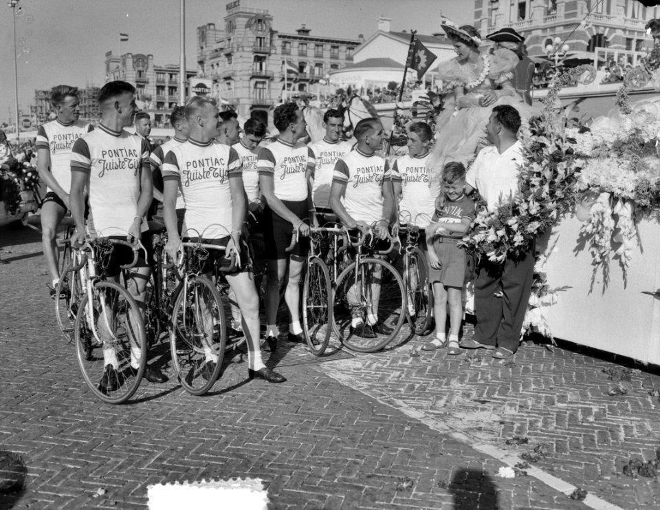 Tour de France ploeg op fiets, Bestanddeelnr 905-8729