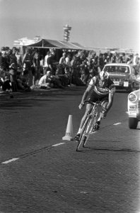 Tour de France , nummer 24 Janbroers in aktie, nummer 25 Van Impe in aktie, Bestanddeelnr 926-5236