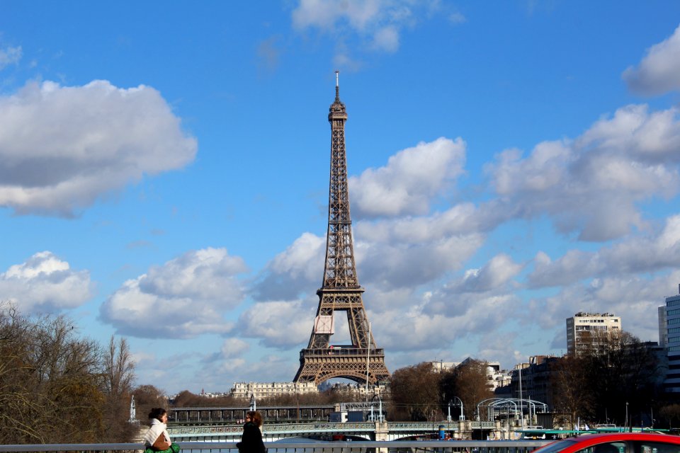 Tour Eiffel vue depuis Pont Grenelle Paris 2