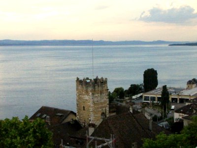 Tour des prisons et lac de Neuchâtel