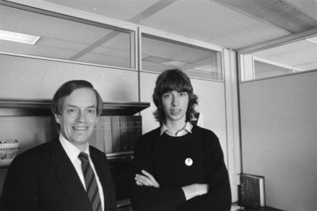 Totaalweigeraar Van der Sluijs en zijn vader tijdens het proces, Bestanddeelnr 933-6321