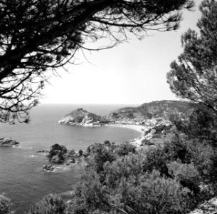 Tossa de Mar (Costa Brava) Gezicht op het dorpje en de baai, Bestanddeelnr 254-0833