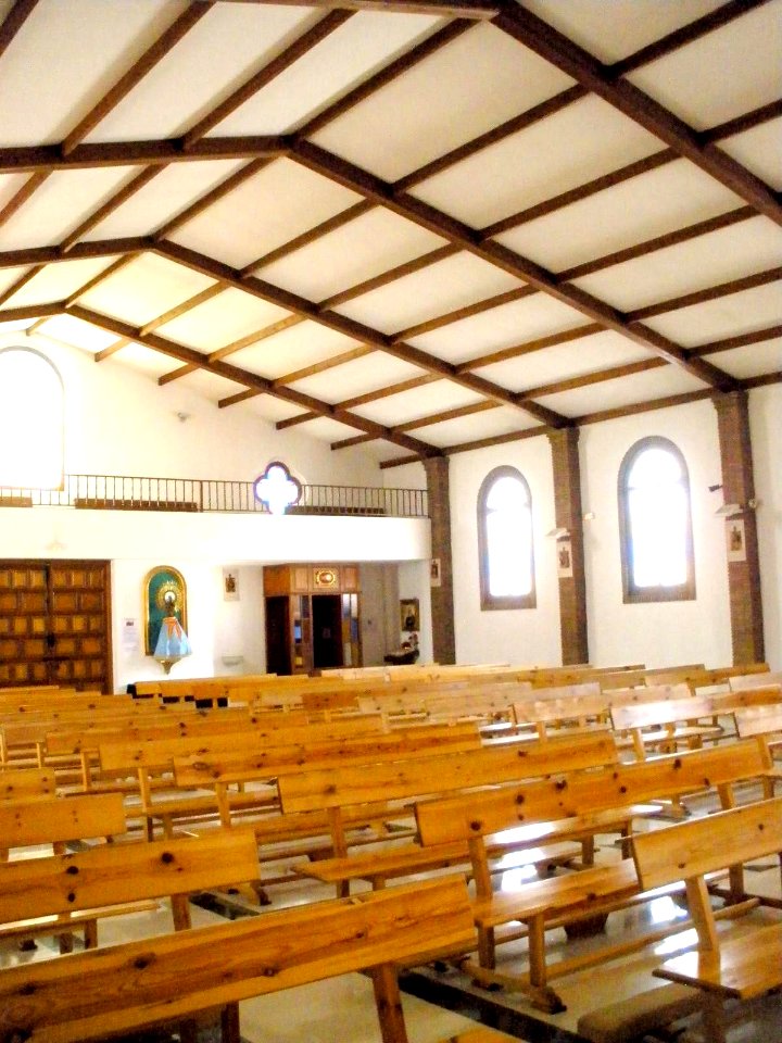 Torremolinos - Iglesia de Cristo Resucitado, interior 05