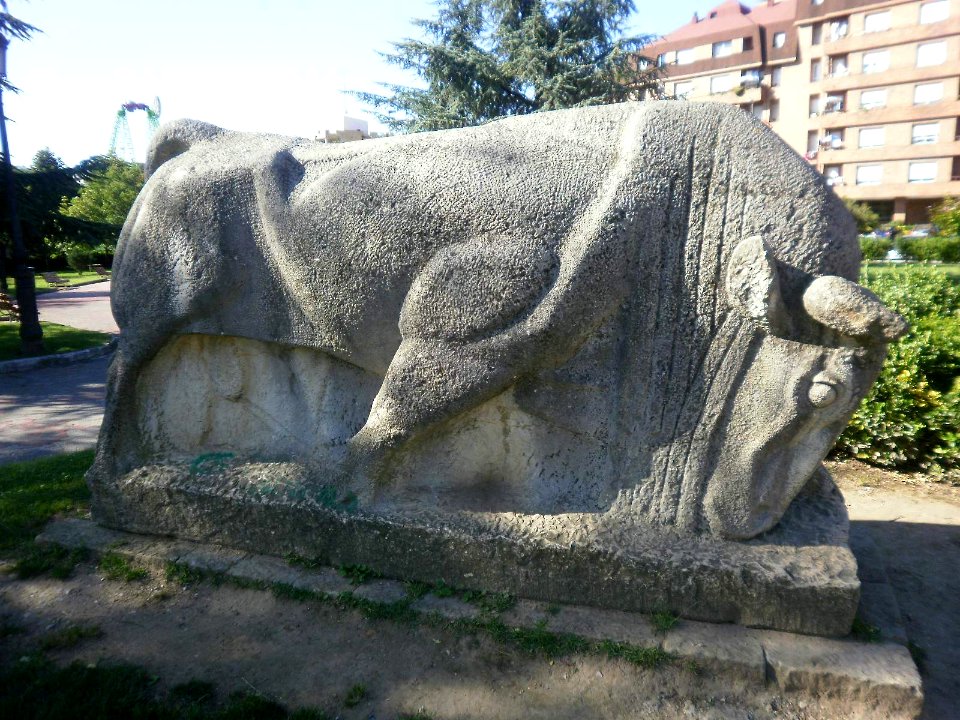 Torrelavega - Parque Manuel Barquin, Bisonte de Jesus Otero