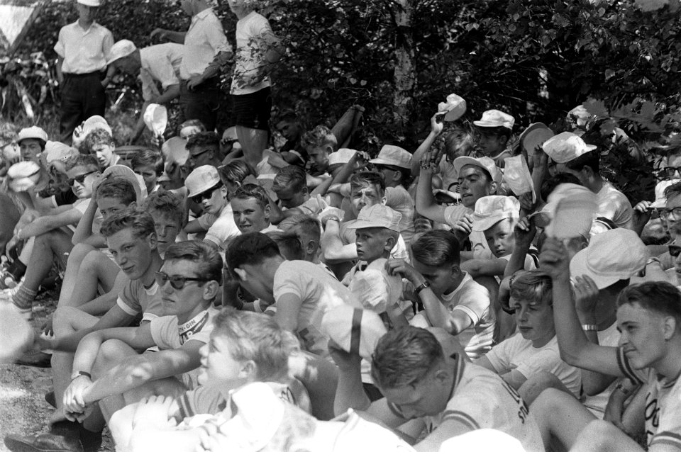 Tour de Verenigde Naties De karavan tussen Arnhem en Wageningen Joop Zuchowsk, Bestanddeelnr 915-3884