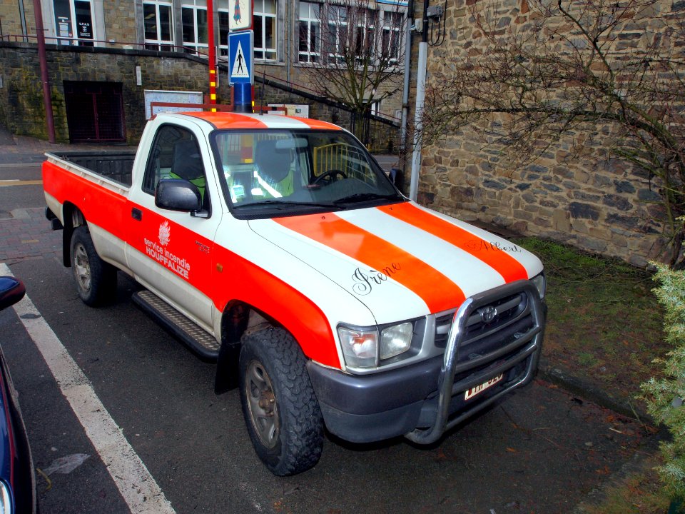 Toyota Hilux 24TD Service Incendie Houffalize pic3