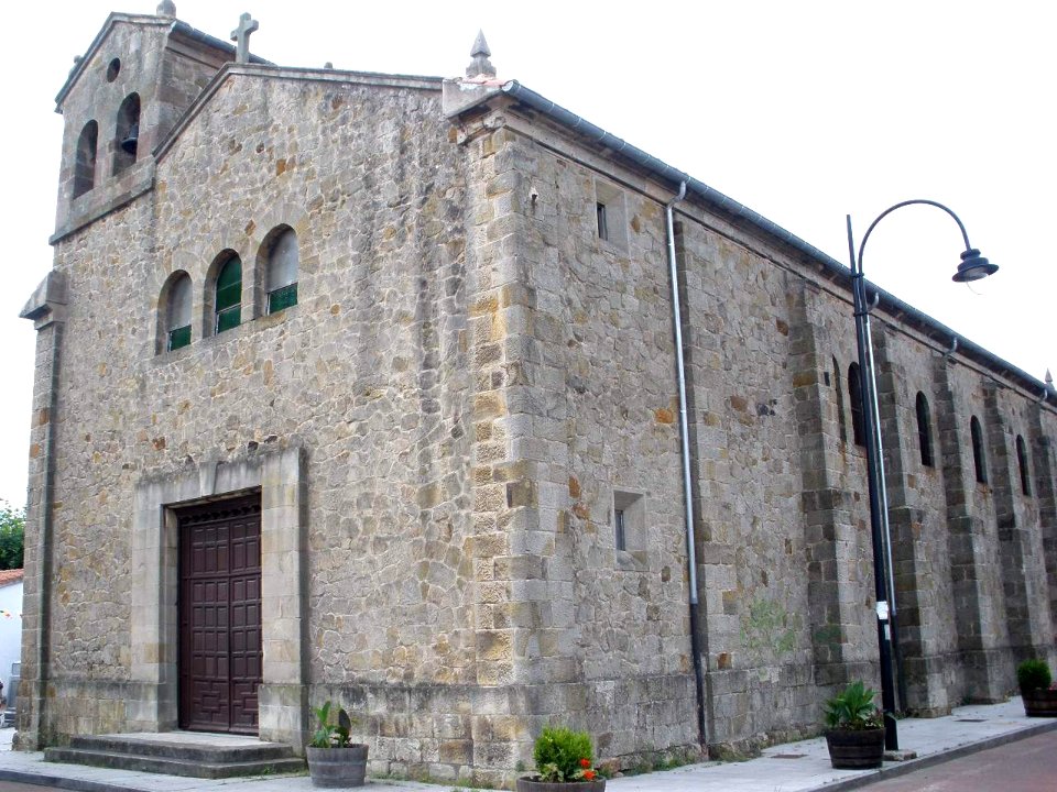 Torrelavega - Iglesia de los Santos Justo y Pastor (Sierrapando) 2