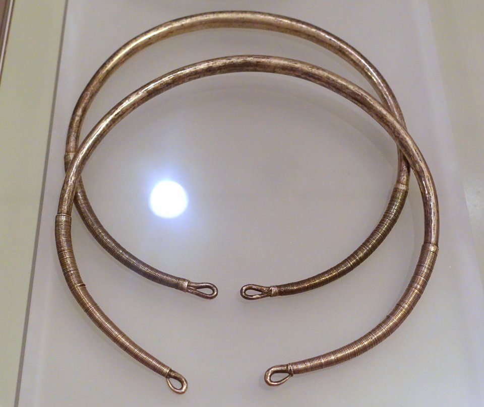 Torques, Dao Do, Cao Bang, 1975, silver - Vietnamese Women's Museum - Hanoi, Vietnam - DSC04025
