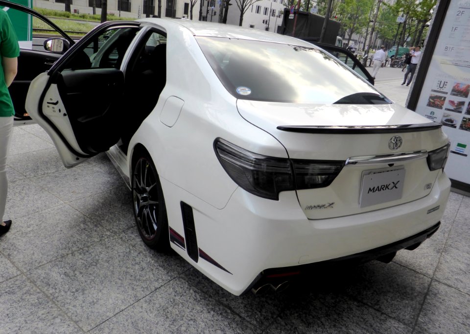 Toyota MARK X G's (X130) rear