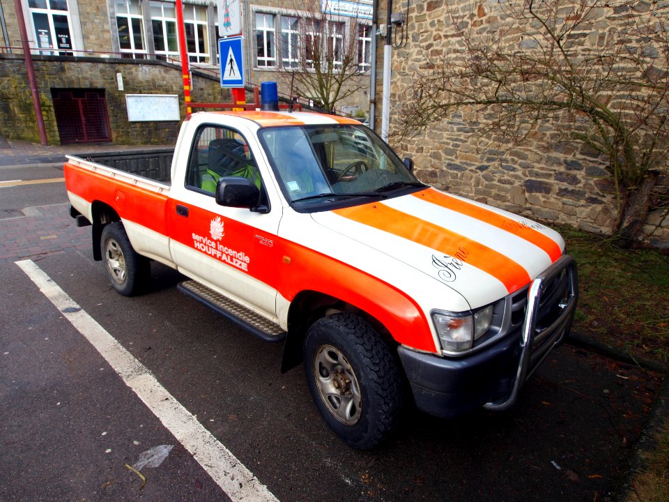 Toyota Hilux 24TD Service Incendie Houffalize pic2