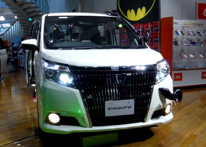 Toyota Esquire HYBRID Gi (R80G) front