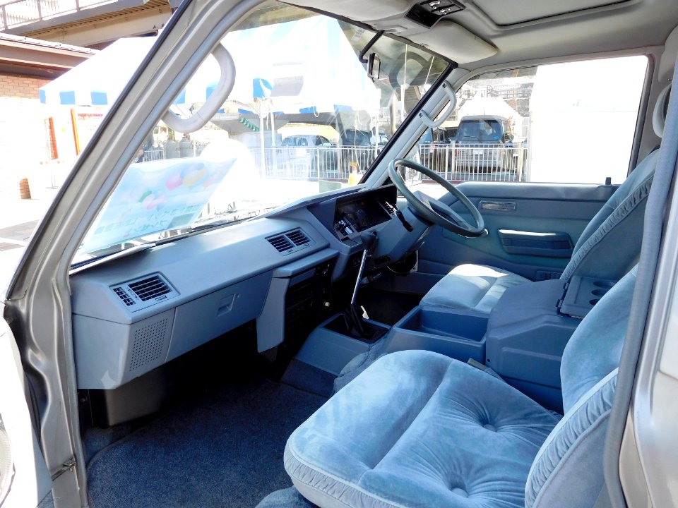 Toyota Hiace Wagon Super Custom Sun & Moon Roof YH51G interior