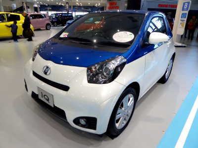 Toyota iQ 130G MT "Leather Package・GRAN BLUE" (NGJ10) front