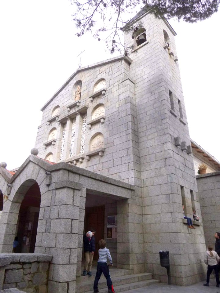 Torrelodones - Iglesia de San Ignacio de Loyola 01
