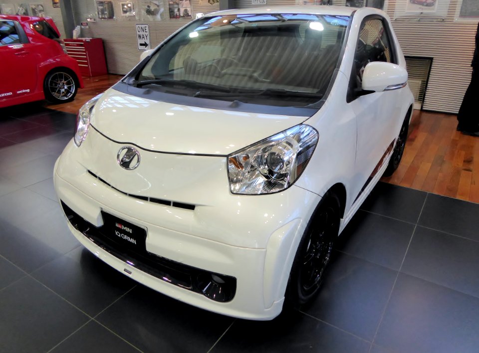 Toyota iQ GRMN (NGJ10) front
