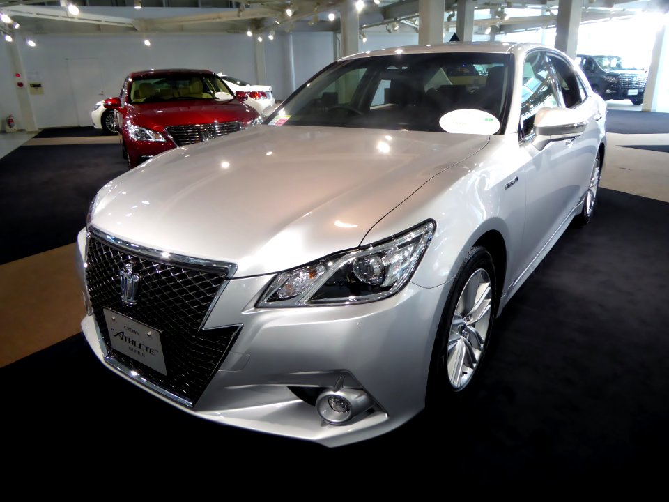 Toyota CROWN HYBRID ATHLETE S (AWS210) front