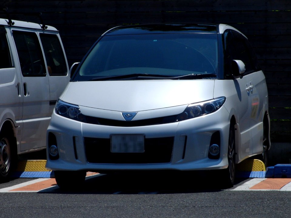 Toyota Estima (2012 Model)