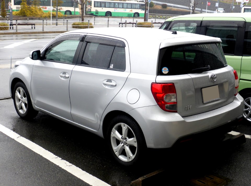 Toyota ist 150G (XP110) rear