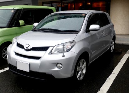 Toyota ist 150G (XP110) front