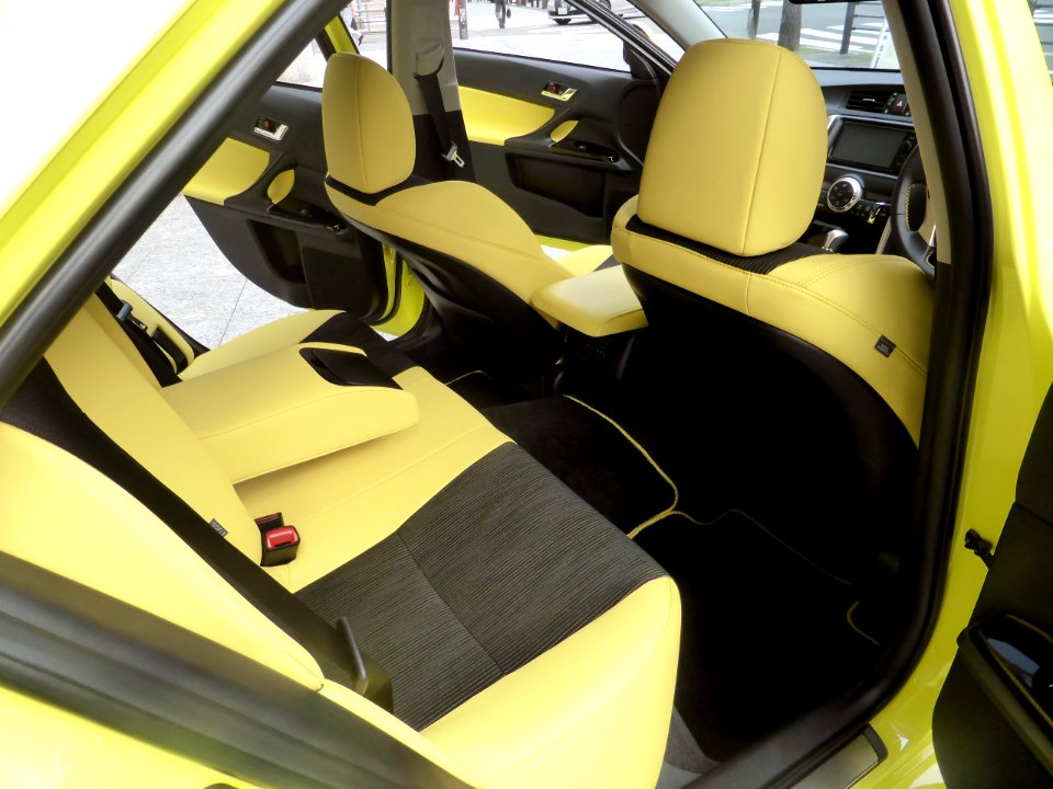 Toyota MARK X "Yellow Label" (X130) interior (1)