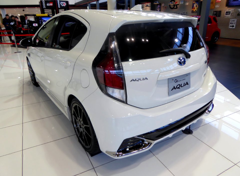 Toyota AQUA G "G's" (NHP10) rear