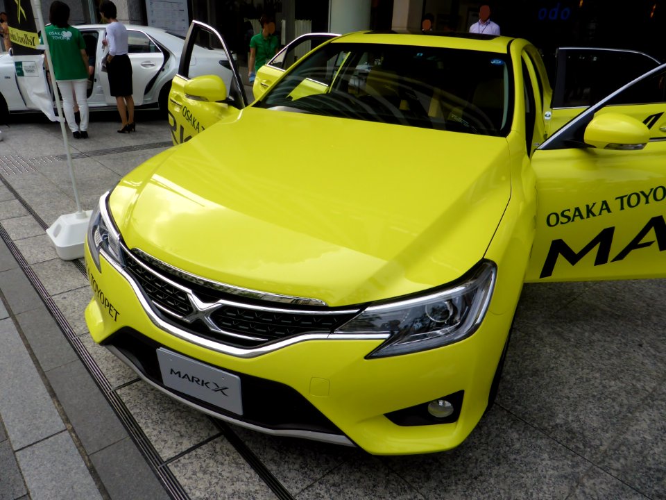 Toyota MARK X "Yellow Label" (X130) front