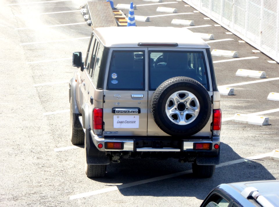 Toyota LAND CRUISER VAN (J70) rear