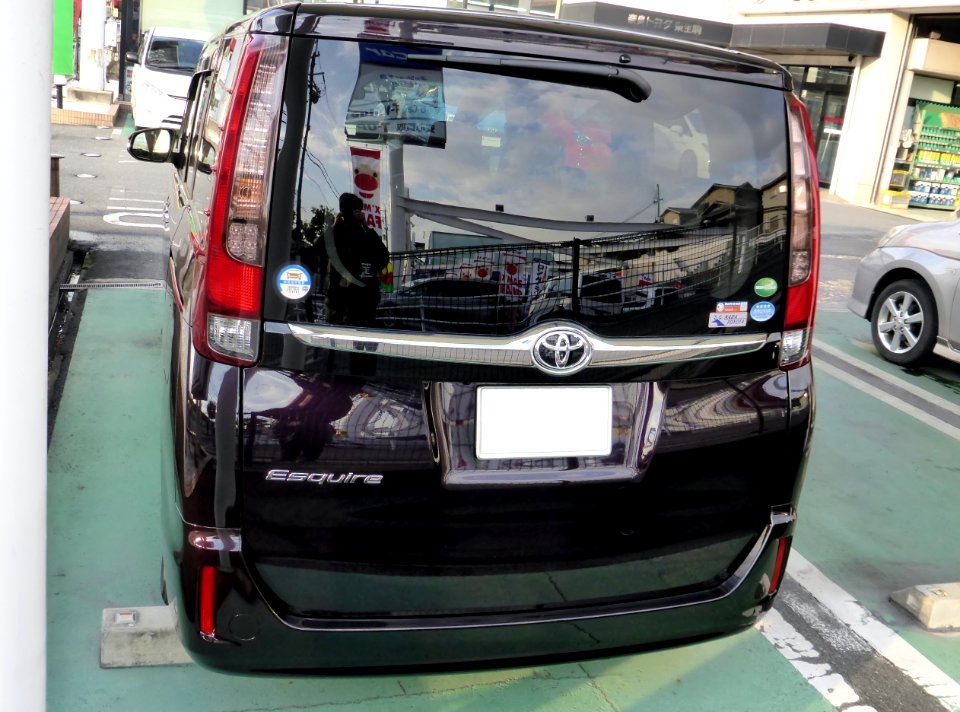 Toyota Esquire Xi (R80G) rear