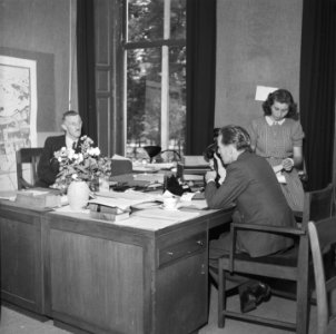 Town-Major-Office van Den Haag Kantoor met ambtenaren, Bestanddeelnr 900-5354