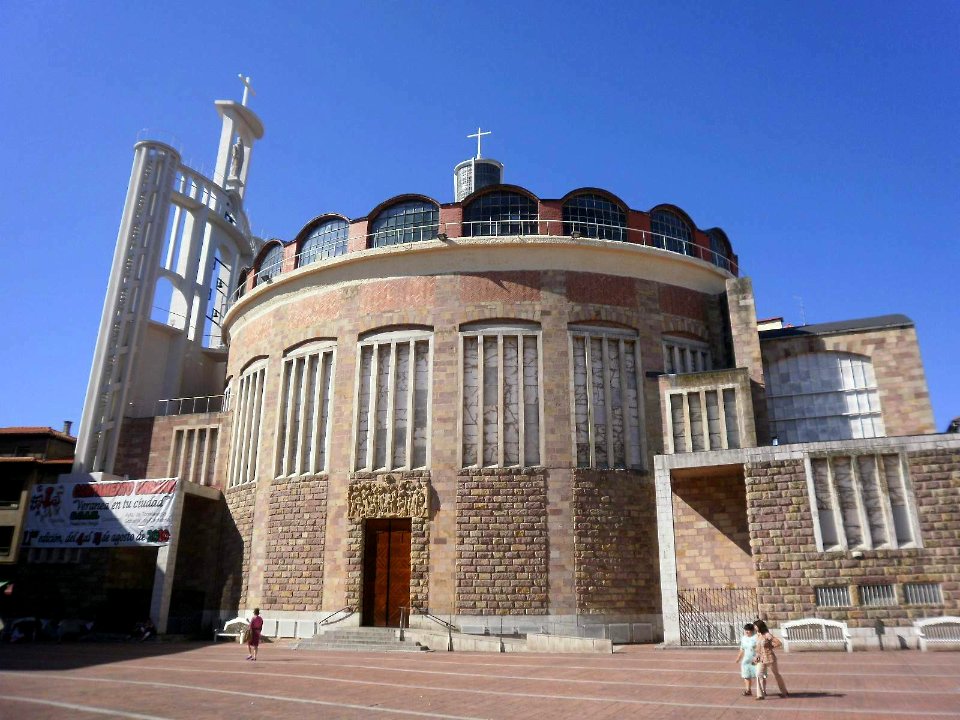 Torrelavega - Iglesia de la Virgen Grande 02