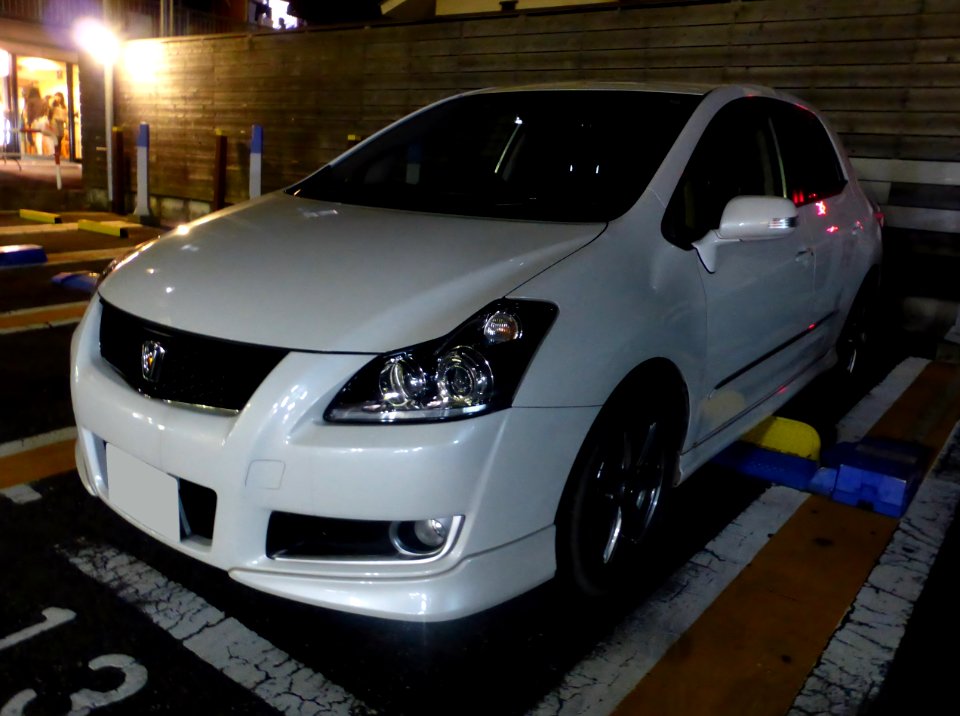 Toyota BLADE MASTER (GRE150H) at night front