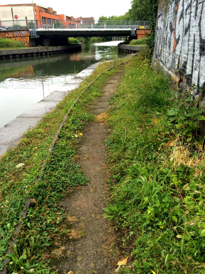 Towpath in Lille Avenue de Dunkerque