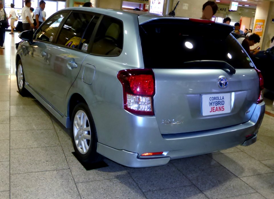 Toyota Corolla Fielder Hybrid (E165) rear