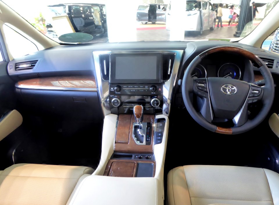 Toyota ALPHARD HYBRID Executive Lounge (AYH30W) interior