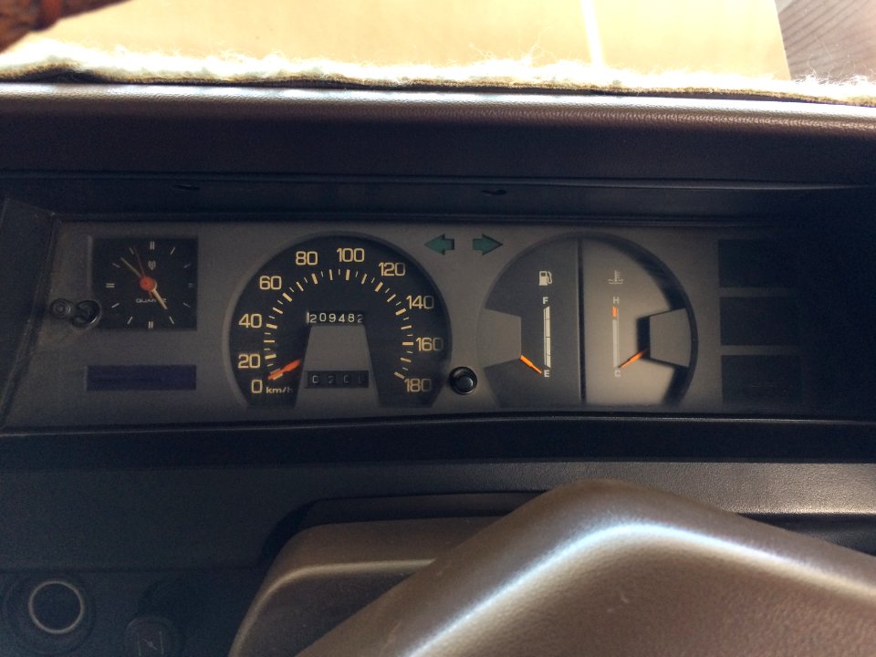 Toyota Corolla DX (KE70) Gauges Clusters