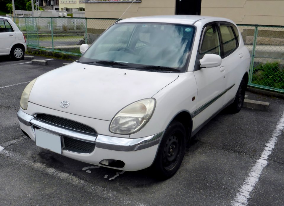 Toyota Duet 1.0V (M100A) front